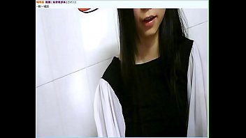 Little girl masturbating on webcam - myxcamgirl.com