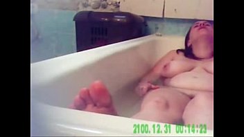 covert webcam my nasty mum finger-kittling in bathtub tube